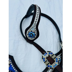 Ensemble de têtière et de collier de poitrine en cuir noir pour cheval de style western, avec conchos en strass bleus et franges, confortable et durable, pour l'équitation - Product Image 3