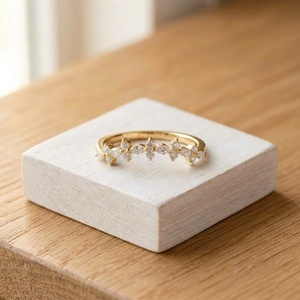 Anillo Apilable Minimalista y Elegante de Oro Sólido con Diamantes Cultivados en Laboratorio, Corte Marquesa y Redondo, Certificado IGI, Banda Curva - Product Image 2