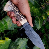 Couteau de chasse et de camping personnalisé fait main ODM OEM OBM DIY, lame en acier Damas 3 mm, manche en corne, couteau à dépecer avec étui en cuir