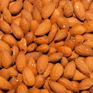 Amandes crues séchées de qualité supérieure en gros, noyaux d'amandes, collation naturelle saine, riche en protéines et en énergie, 25 kg/sac, Autriche, 24 mois - Product Image 1