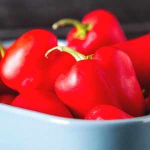 Pimiento Rojo Fresco de Calidad de Exportación con Textura Crujiente y Excelente Sabor para Aplicaciones Culinarias - Product Image 1