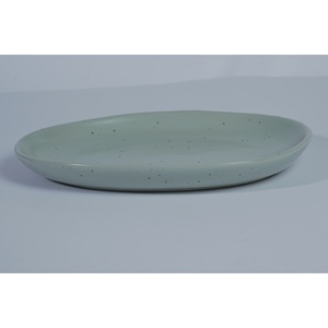Plat ovale en céramique de style Japandi personnalisé de haute qualité, écologique, à motif damier, compatible lave-vaisselle - Product Image 4