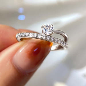 Elegante Anillo de Compromiso con Diamante de Corte Brillante de 0.50 Ct, Anillo de Boda con Engaste Pavé Personalizado, Estilo Infinito, Moderno, Plata 925 - Product Image 5