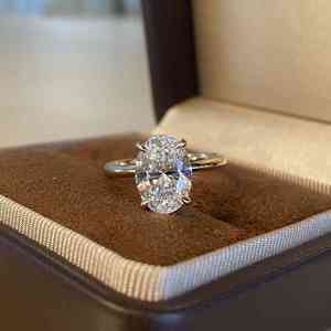 Bague de fiançailles solitaire en or 14 carats avec diamant de laboratoire rond de 2 carats, qualité EF-VS1, classique, élégante, bijou raffiné, cadeau pour femme - Product Image 1