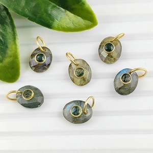 Pendentif ovale double pierre précieuse en labradorite plaqué or - Breloques faites à la main DIY en gros - Product Image 1
