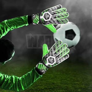 ถุงมือผู้รักษาประตูที่ระบายอากาศได้ดีสำหรับการแข่งขันและการฝึกซ้อม พร้อมฝ่ามือกันลื่นและสายรัดข้อมือปรับได้ - Product Image 4