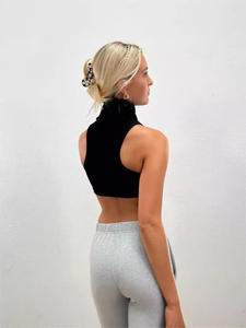 เสื้อกล้ามครอปท็อปผู้หญิงคุณภาพพรีเมียม เนื้อผ้าริบ ระบายอากาศได้ดี ยืดหยุ่น แห้งเร็ว รับสกรีนโลโก้และออกแบบชุดโยคะตามสั่ง - Product Image 2