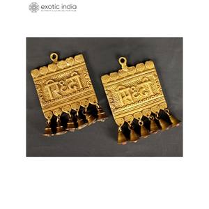 Colgante de pared de latón hecho a mano Riddhi Siddhi de 8 pulgadas hecho en India con campana de latón características de diseño con guión - Product Image 2