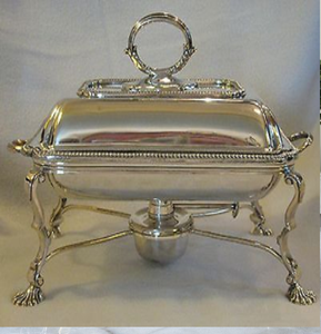 Plat à chafing rectangulaire classique en argent avec couvercle à anse et pieds décoratifs robustes ; disponible à prix de gros. - Product Image 1