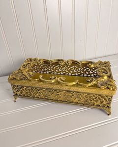 Boîte à mouchoirs vintage en métal avec finition martelée et pieds en laiton, distributeur de serviettes décoratif fait main, présentoir de table pour restaurants - Product Image 6