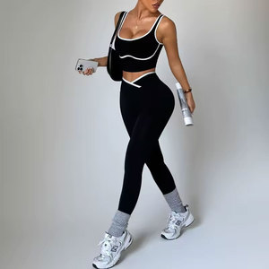 Nouvel ensemble de yoga d'extérieur pour femme : Gilet de sport contrastant et pantalon de yoga de course à taille croisée pour le fitness - Product Image 5
