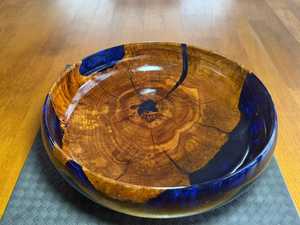 Bol en bois, bol décoratif en résine et bois, petit plat à bagues, bol à bibelots fait main, bol bleu, plat à bagues en résine époxy - Product Image 2