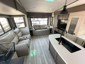 Nouveau 2026 K-e-y-s-t-o-n-e C-o-u-g-a-r 29R-L-I - Product Image 2