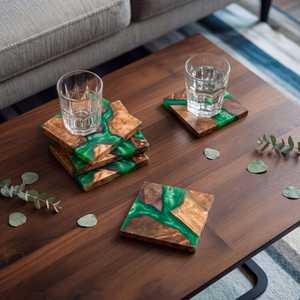 Juego de Posavasos Cuadrados de Resina, Madera y Vidrio, Posavasos Rústicos Verdes para Bebidas, Vajilla para el Hogar, Bar, Cafetería - Product Image 1
