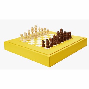 Jeu d'échecs en bois de haute qualité avec étui décoratif en cuir PU jaune, jeu de stratégie intellectuelle classique, cadeau d'entreprise de luxe - Product Image 1