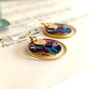 Boucles d'oreilles en bois faites à la main avec pierre principale en résine et perle, bijoux élégants pour mariages, fêtes, fiançailles et cadeaux - Product Image 2