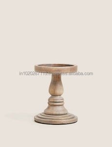 Candelabro rústico de madera tallada con textura envejecida que ofrece encanto decorativo de estilo vintage campestre. - Product Image 5