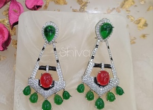 Magnifiques boucles d'oreilles pendantes en laiton plaqué argent avec zircon de qualité supérieure, tendance, pour femmes et filles, à porter pour les mariages et les fêtes - Product Image 4