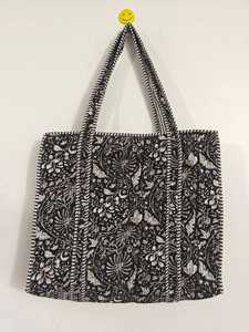Bolsa de Mano Acolchada Hecha a Mano con Estampado Kantha, Bolsa de Compras de Algodón Acolchado, Bolsa de Viaje Reutilizable para la Playa - Product Image 2