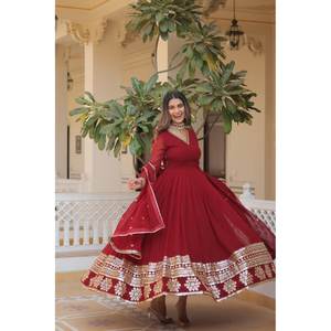 Robe brodée multi-paillettes de créateur indien et pakistanais avec des motifs de paillettes complexes - Product Image 6