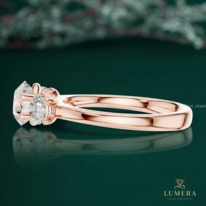 Anillo de Tres Piedras con Diamantes Cultivados en Laboratorio de Corte Brillante Redondo, Joyería Fina Clásica para Ocasiones Especiales - Product Image 4