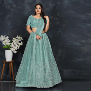 Lehenga Choli Tradicional Premium con Bordado Intrincado, Blusa Elegante y Dupatta Estampada, Ideal para Bodas en la Playa y Fiestas - Product Image 1