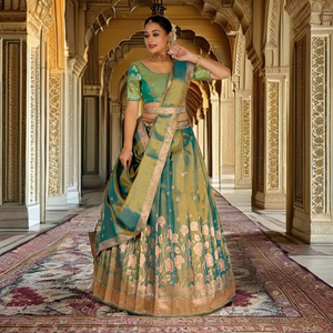 ชุดเลเฮนกาโชลีผ้าไหมบานาราซี ดีไซน์กระโปรงลายดอกไม้สุดหรู พร้อมเสื้อคลาสสิกทรงพอดีตัว ผ้าคลุมไหล่ขอบหรูหรา เหมาะสำหรับงานแต่งงานและเทศกาลดีวาลี - Product Image 1