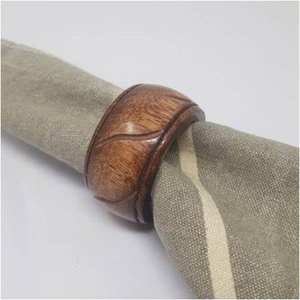 Porte-serviettes en bois côtelé fait main, support de serviettes en bois massif à multiples rainures pour hôtel, mariage et décoration de table. - Product Image 4