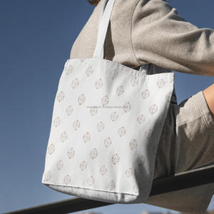 Bolso de Hombro Estampado a Mano con Diseños Florales Modernos, Ideal para Uso Casual y de Viaje - Product Image 4