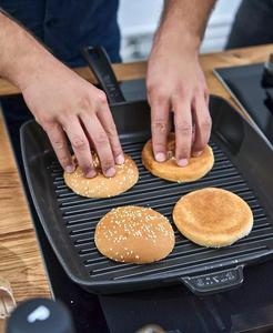 Padella quadrata in ghisa da 12 "| Staub - Product Image 3