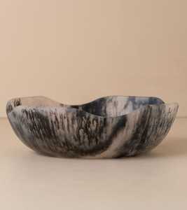Tazón de resina hecho a mano estilo Wabi Sabi con diseño marmoleado gris y negro bajo esmalte para servir alimentos y uso decorativo. - Product Image 1