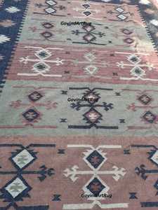 Tapis rectangulaire artisanal en laine tufté à la main, motif géométrique Kilim, écologique, pour salon, à poils moyens, nettoyage localisé, par Krafterscustom - Product Image 3