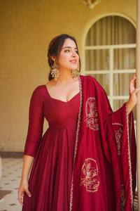 Nuevo Conjunto de Traje Anarkali de Seda Romana de Diseñador para Mujer con Palazzo y Dupatta de Seda Chanderi Bordada, Completamente Cosido, Festivo y Elegante - Product Image 6