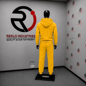 Ensemble de survêtement doré avec sweat à capuche entièrement zippé et clouté, pantalon de jogging, logo personnalisé, streetwear, vêtements de sport décontractés, tenue respirante, coupe ajustée, vente en gros - Product Image 4