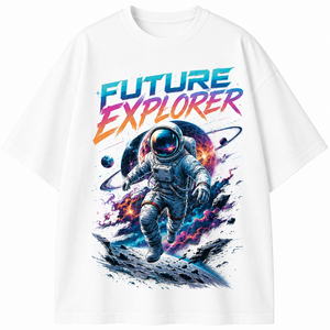 เสื้อยืดคอกลมแขนสั้นสีดำพิมพ์ลายนักบินอวกาศ Future Explorer สำหรับผู้ชาย ทรงปกติ สวมใส่สบาย ผลิตจากผ้าฝ้าย 100% - Product Image 1