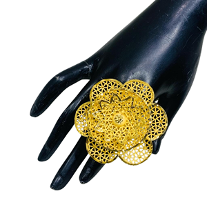 Anillo de mujer hecho a mano con filigrana floral de latón y cobre chapado en oro de 24 quilates |   Anillo Ajustable de Lujo para Fiesta de Cócteles o Boda - Product Image 2