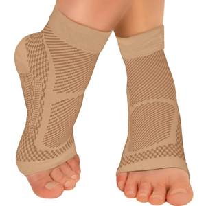Tobillera de punto acanalada negra y roja con talón abierto, protector de pie flexible de tela suave y ligera para entrenamiento - Product Image 4