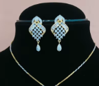 Superbe collier pendentif finition dorée ensemble avec boucles d'oreilles belles pierres AD Look collier pour fête porter pour les femmes - Product Image 2