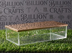 Caja de plástico acrílico transparente con tapa con hermosas incrustaciones de metal con el alfabeto árabe para refrigerios - Product Image 4