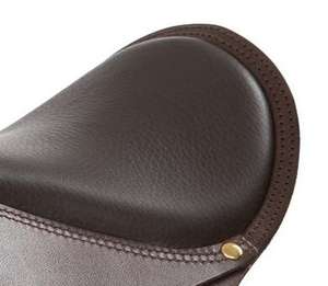 Selle d'équitation anglaise en cuir artisanal de haute qualité, modèle confortable et durable pour chevaux à bascule de très haut niveau. - Product Image 5