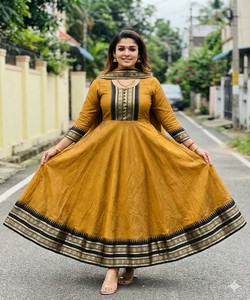 ชุดเดรสผ้าฝ้ายลายแจ็คการ์ดปักลายลูกไม้แบบดั้งเดิม พร้อมผ้าคลุมไหล่ สำหรับงานเทศกาล ราคาขายส่ง เสื้อผ้าชาติพันธุ์ สีเหลือง - Product Image 2