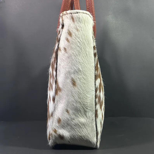 Sac à main en cuir véritable pour femme avec imprimé vachette, deux poignées, fermeture à rabat classique, style usage quotidien - Product Image 5