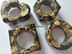 Anneau de serviette de table décoratif en résine pour mariage, décoration de table haut de gamme, durable et écologique par Tradebyd - Product Image 3