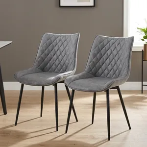 Chaise de salle à manger moderne en velours capitonnée avec dossier touffeté et pieds en métal pour usage domestique - Product Image 1