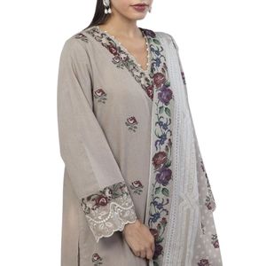 Conjunto de Shalwar Kameez Beige Minimalista Bordado para Mujer, Tela Transpirable, Agradable al Tacto, Corte Holgado - Product Image 4