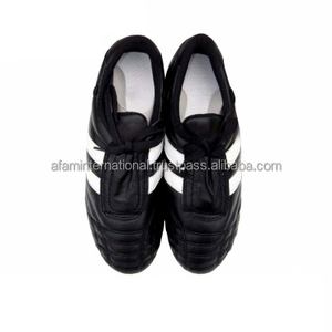 Bottes de couleur unie Chaussures de boxe Taekwondo Protège-pieds Karaté Sparring Foot Gear Chaussures de karaté Sports Offre Spéciale Logo personnalisé - Product Image 1