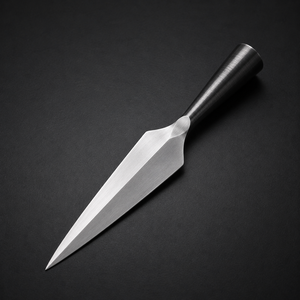Tête d'outil utilitaire en forme de flèche, forgée à la main avec précision en acier à haute teneur en carbone, style antique foncé - Product Image 3