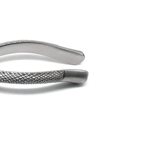 Forceps d'extraction dentaire en acier inoxydable de qualité supérieure, instrument chirurgical professionnel pour l'extraction des dents - Product Image 2
