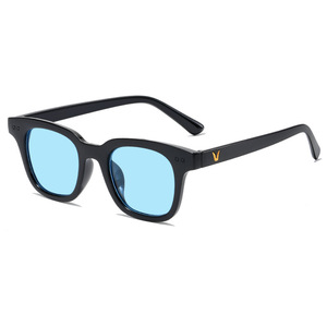 Lunettes de soleil carrées anti-UV de luxe rétro pratiques et tendance pour la protection solaire - Vente en gros à prix réduit - Product Image 2