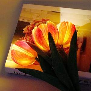 Lámpara de Mesa LED con Diseño de Tulipán y Florero para Decoración del Hogar y Sala de Estar - Product Image 5
